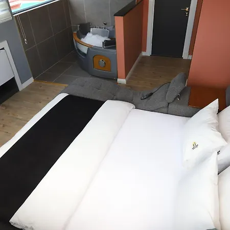 Sweet Hotel